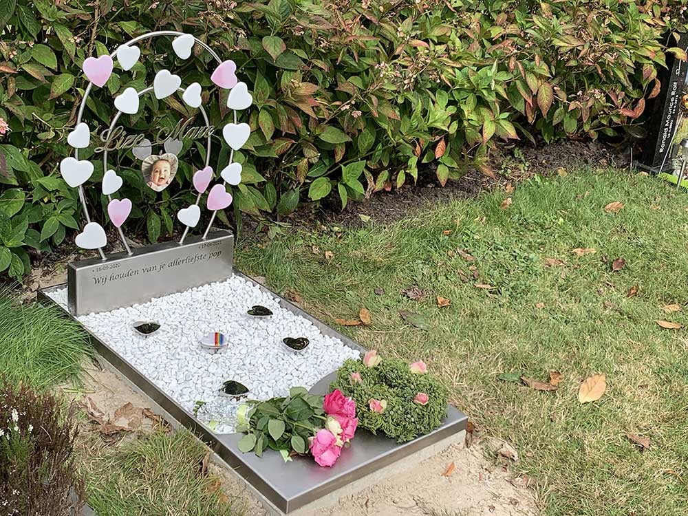 babygraf Lize Mare met hartjes