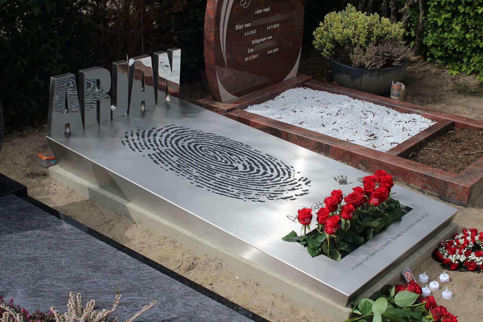 RVS grafmonument voor zoon en partner