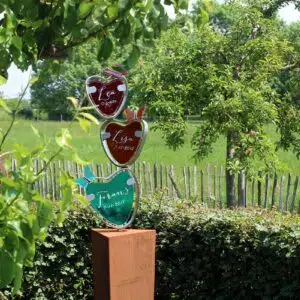 babygraf met 3 hartjes van glas