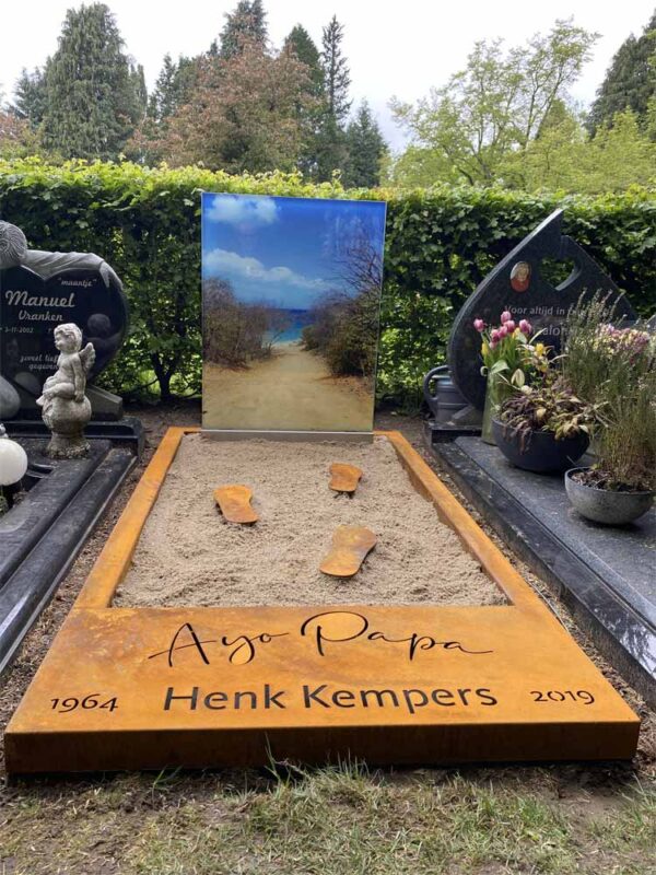corten en glazen grafsteen met foto