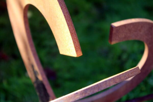 detail corten grafmonument