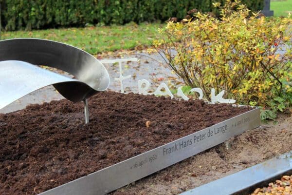Gravure RVS Grafmonument met ring Mobius voor partner