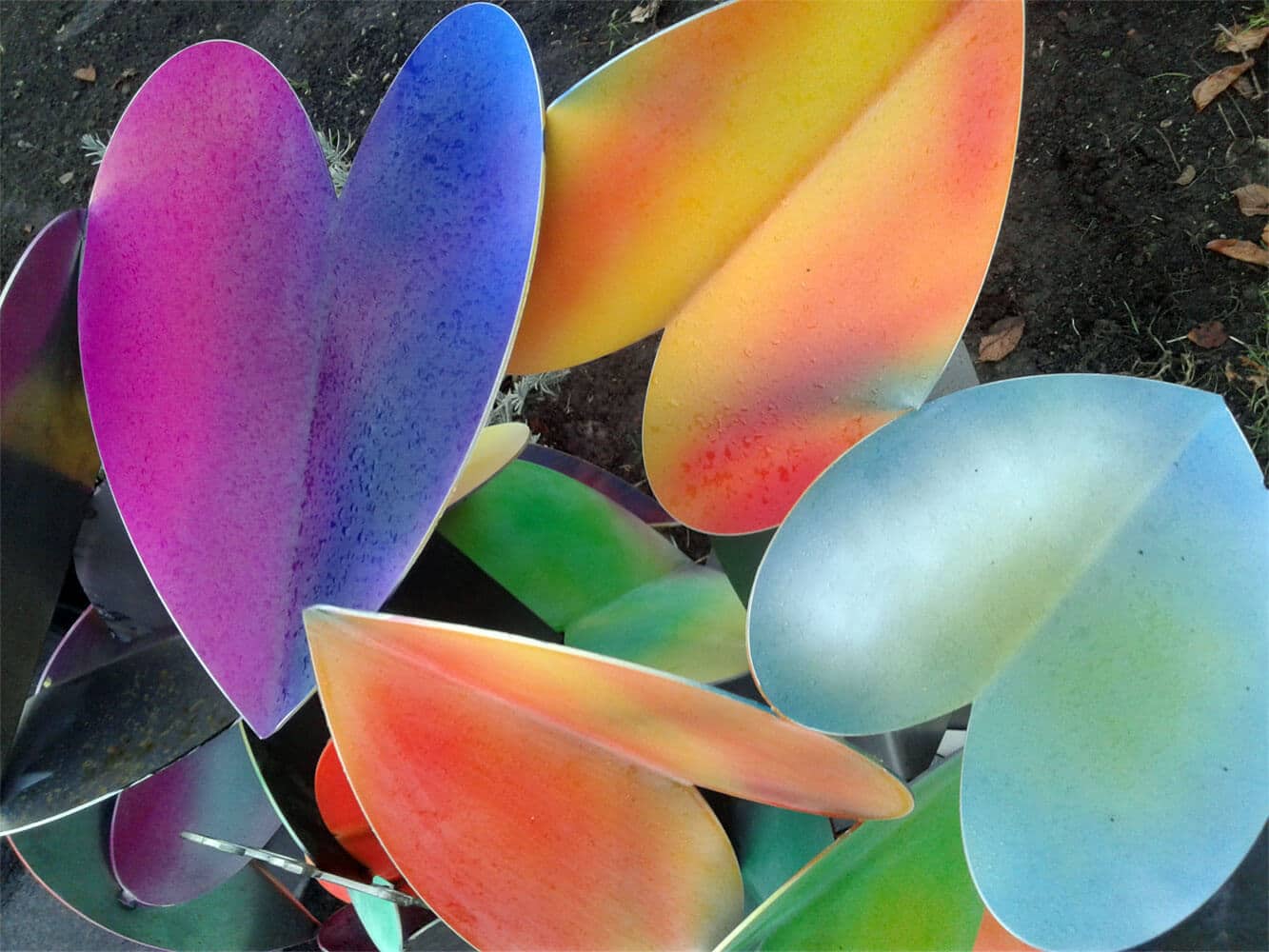 details-harten-artistiek-grafmonument-moeder-corten-staal