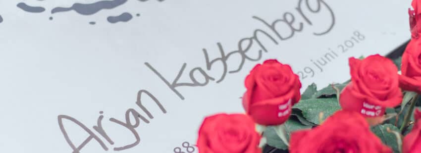 Grafmonument met naam in eigen handschrift