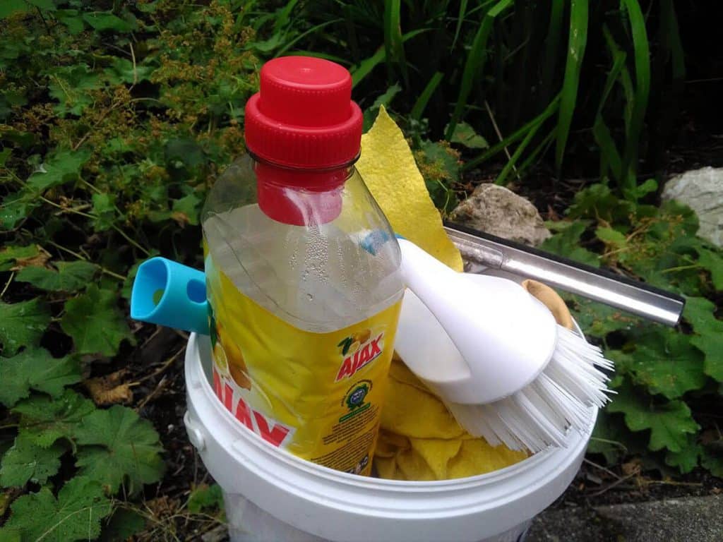 Hoe maak je een graf schoon?