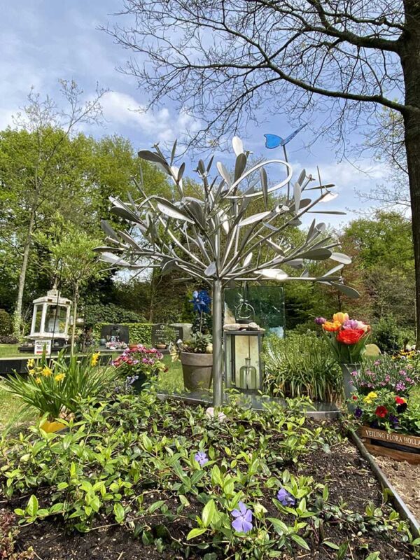 grafmonument met RVS boompje