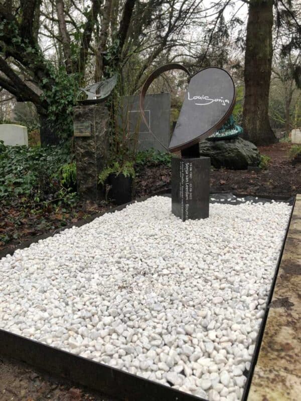 grafmonument open hart