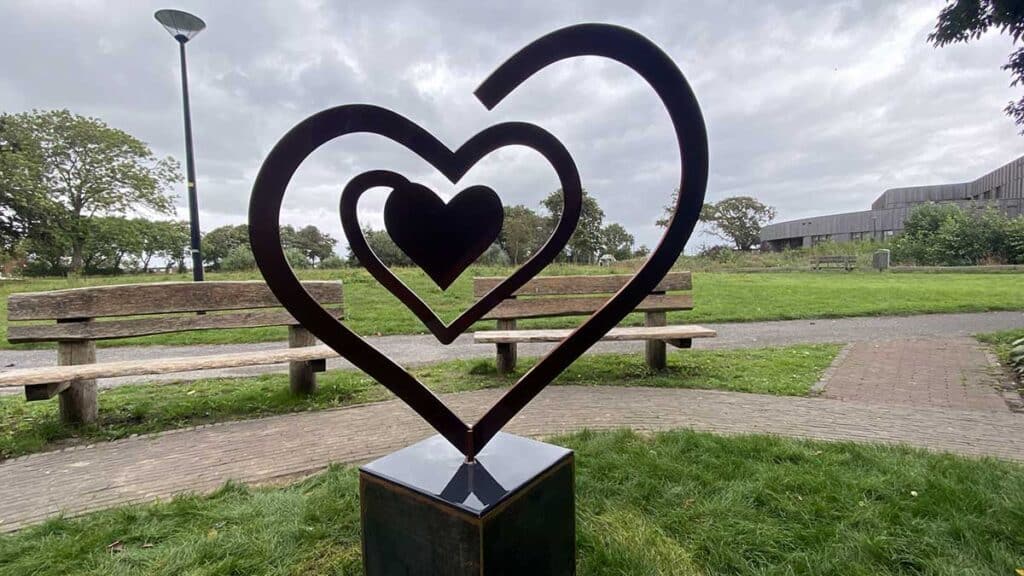 herinneringstuin met kunstwerk