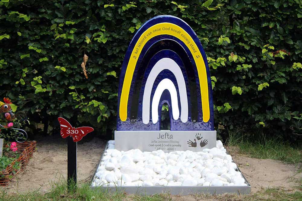 babygraf met regenboog