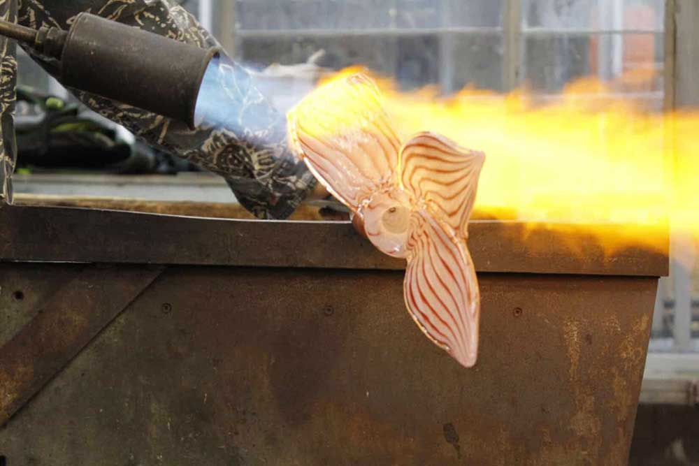 glasblazen glazen bloemen grafmonument