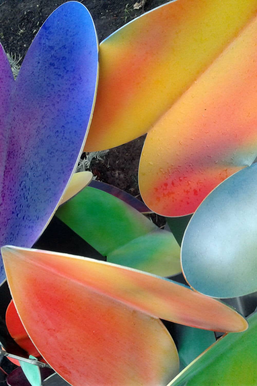 modern cortenstaal graf met kleur