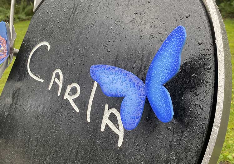 naam op graf in eigen handschrift